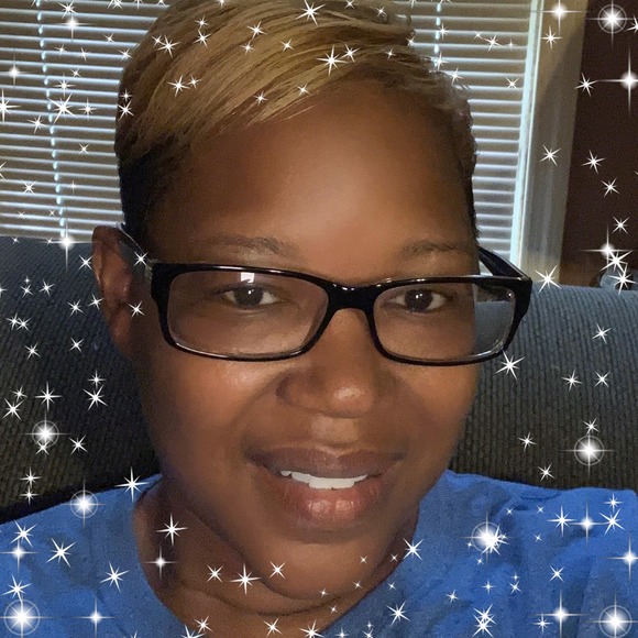 Poshmark profile picture for @miinutes